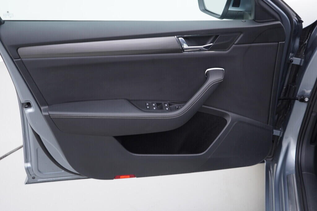 OV190V08442_19.webp_SUPERB Style 2.0 TSI 140 kW automat