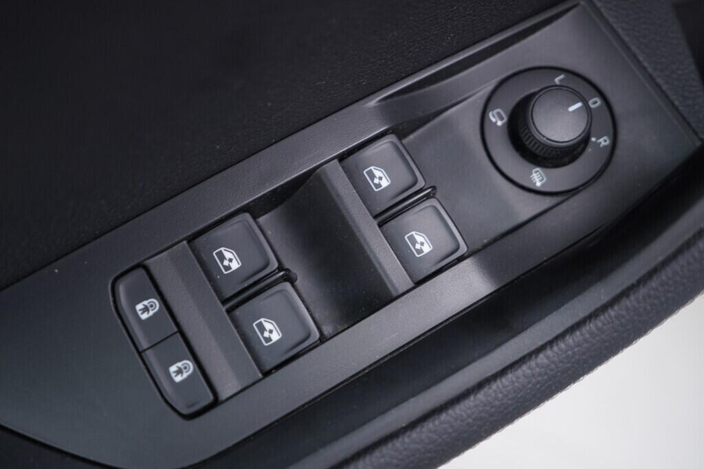 OV190V08442_20.webp_SUPERB Style 2.0 TSI 140 kW automat