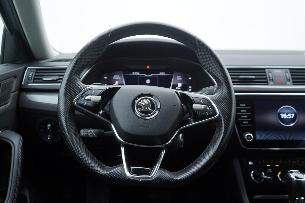 OV190V08442_30.webp_SUPERB Style 2.0 TSI 140 kW automat