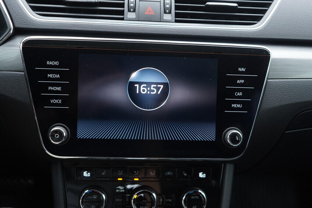OV190V08442_31.webp_SUPERB Style 2.0 TSI 140 kW automat