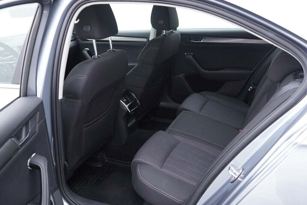 OV190V08442_41.webp_SUPERB Style 2.0 TSI 140 kW automat