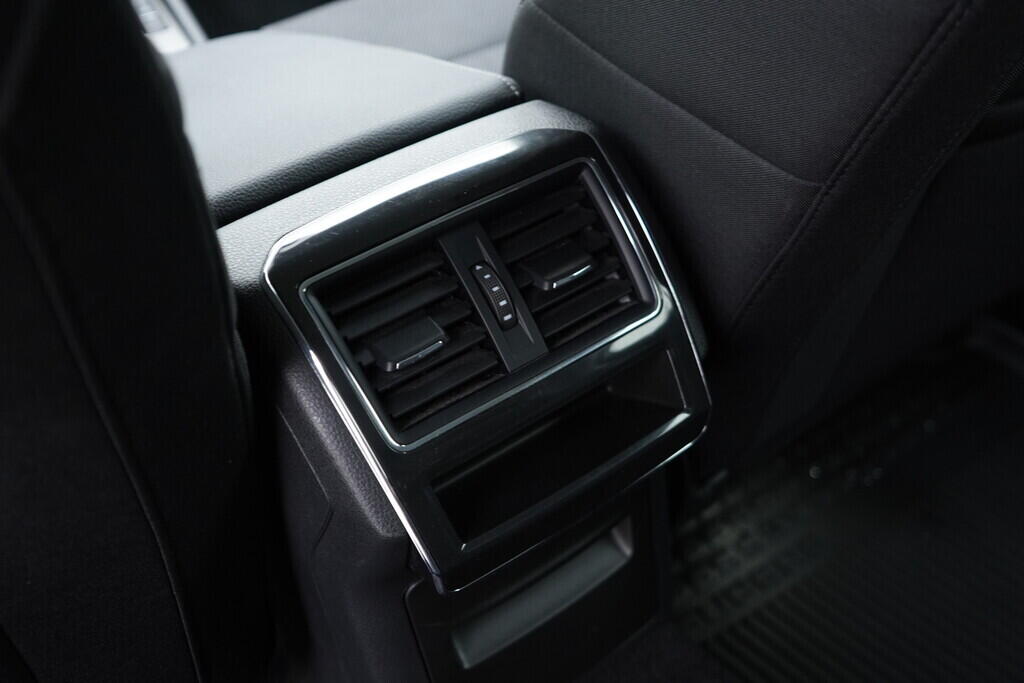 OV190V08442_42.webp_SUPERB Style 2.0 TSI 140 kW automat