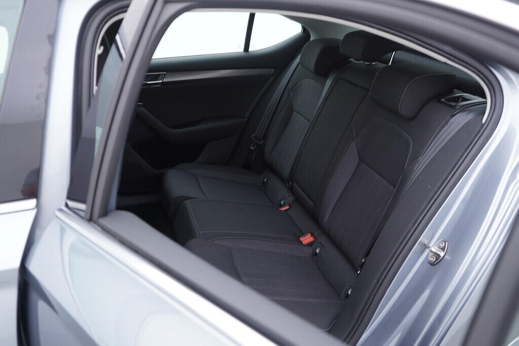 OV190V08442_43.webp_SUPERB Style 2.0 TSI 140 kW automat