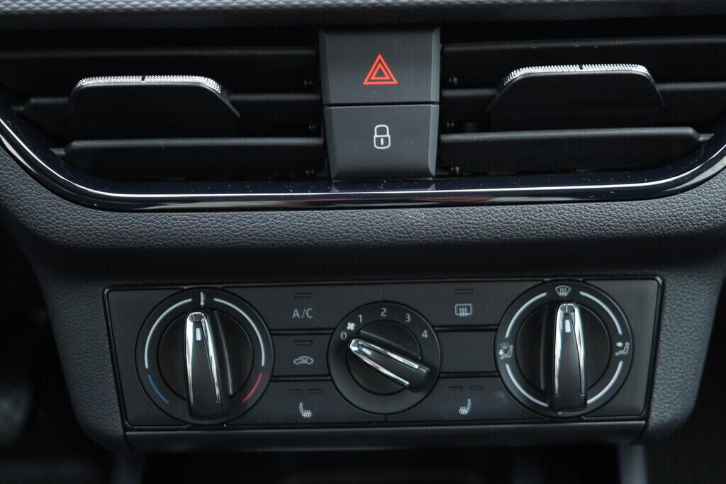 OV190V08451_30.webp_SCALA Ambition 1.0 TSI 81 kW manuál, DPH