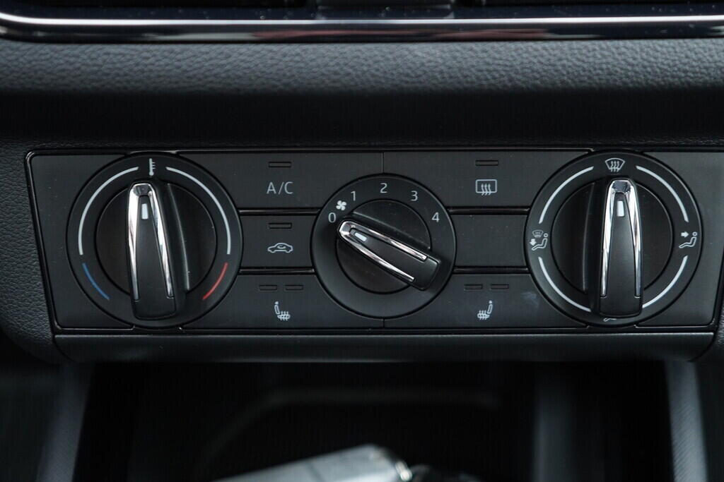 OV190V08451_31.webp_SCALA Ambition 1.0 TSI 81 kW manuál, DPH