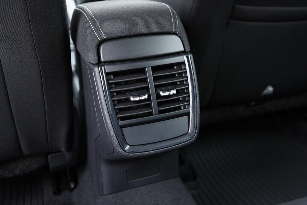 OV190V08451_34.webp_SCALA Ambition 1.0 TSI 81 kW manuál, DPH