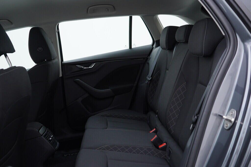 OV190V08451_35.webp_SCALA Ambition 1.0 TSI 81 kW manuál, DPH