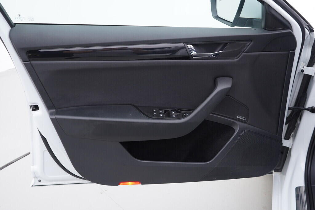 OV190V08458_19.webp_SUPERB L&K 2.0 TDI 140 kW automat
