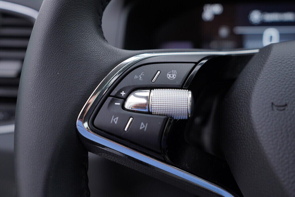 OV190V08469_25.webp_KAROQ Ambition 1.0 TSI 81 kW manuál, DPH