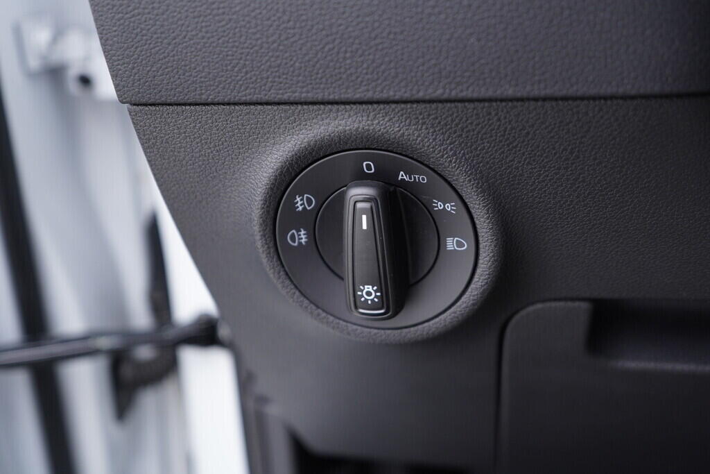 OV190V08469_27.webp_KAROQ Ambition 1.0 TSI 81 kW manuál, DPH