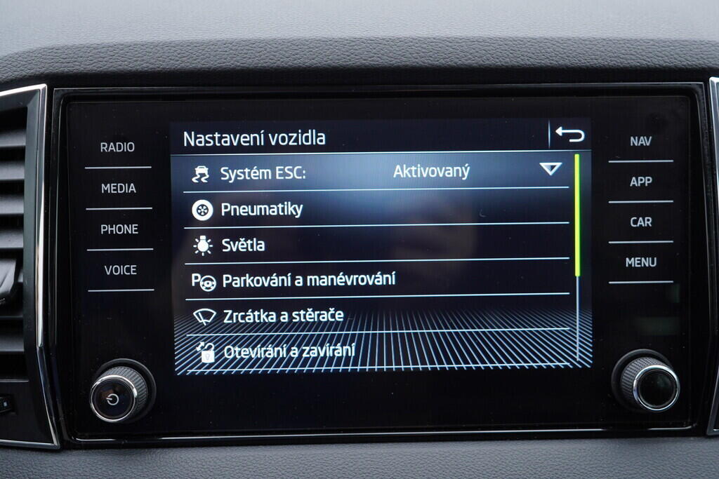 OV190V08469_33.webp_KAROQ Ambition 1.0 TSI 81 kW manuál, DPH