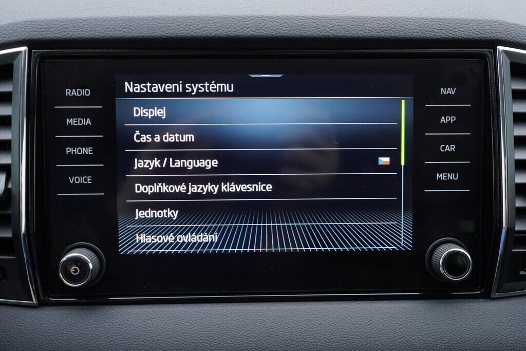 OV190V08469_36.webp_KAROQ Ambition 1.0 TSI 81 kW manuál, DPH