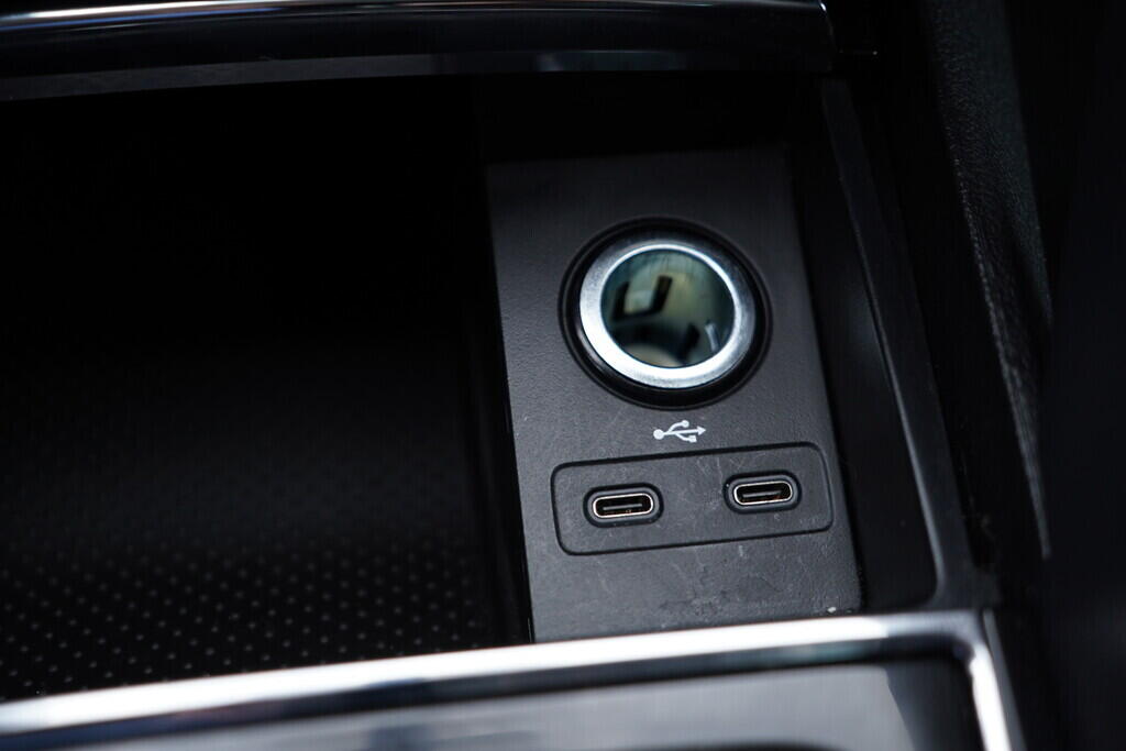 OV190V08469_38.webp_KAROQ Ambition 1.0 TSI 81 kW manuál, DPH