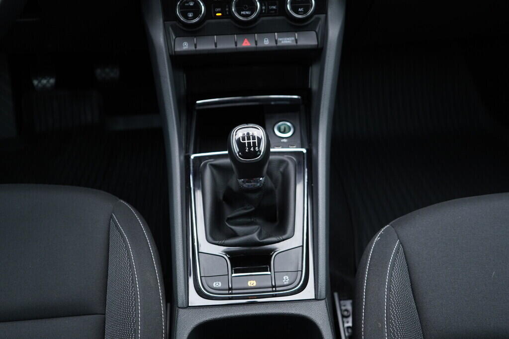 OV190V08469_39.webp_KAROQ Ambition 1.0 TSI 81 kW manuál, DPH