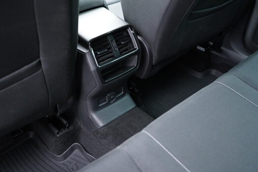 OV190V08469_42.webp_KAROQ Ambition 1.0 TSI 81 kW manuál, DPH