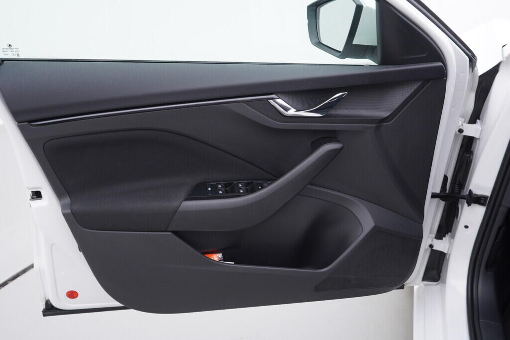 OV190V08470_19.webp_SCALA Ambition 1.0 TSI 81 kW manuál, DPH