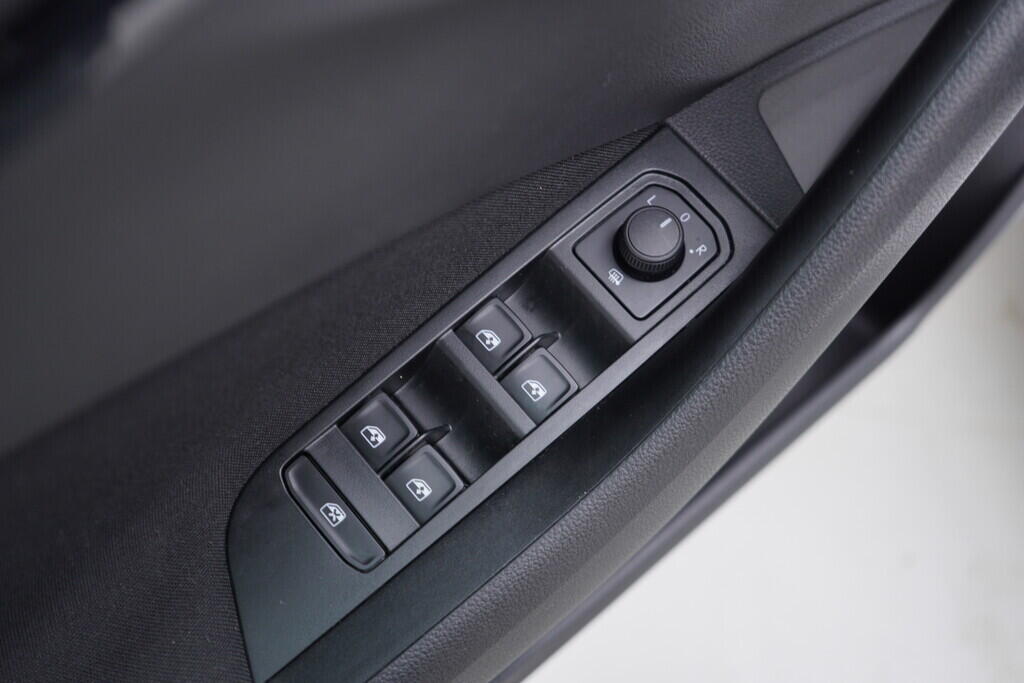 OV190V08470_20.webp_SCALA Ambition 1.0 TSI 81 kW manuál, DPH