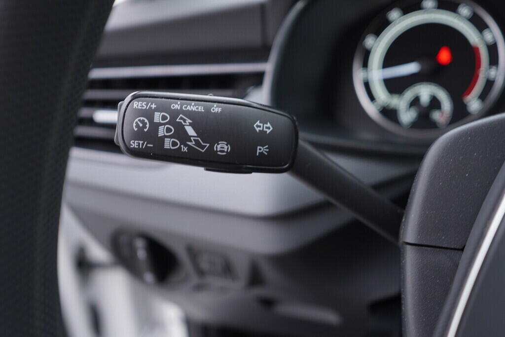 OV190V08470_23.webp_SCALA Ambition 1.0 TSI 81 kW manuál, DPH