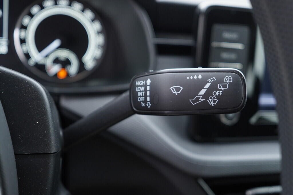 OV190V08470_24.webp_SCALA Ambition 1.0 TSI 81 kW manuál, DPH