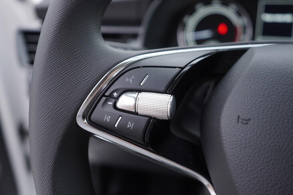 OV190V08470_25.webp_SCALA Ambition 1.0 TSI 81 kW manuál, DPH