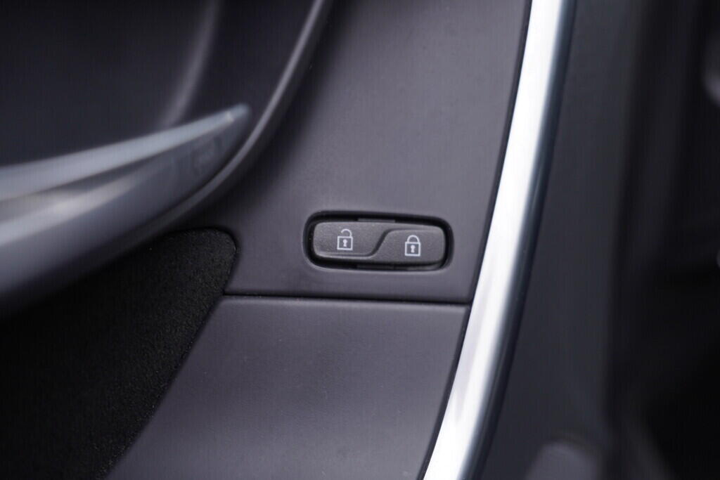 OV190V08471_21.webp_XC60 R-LINE 2.0  140 kW automat