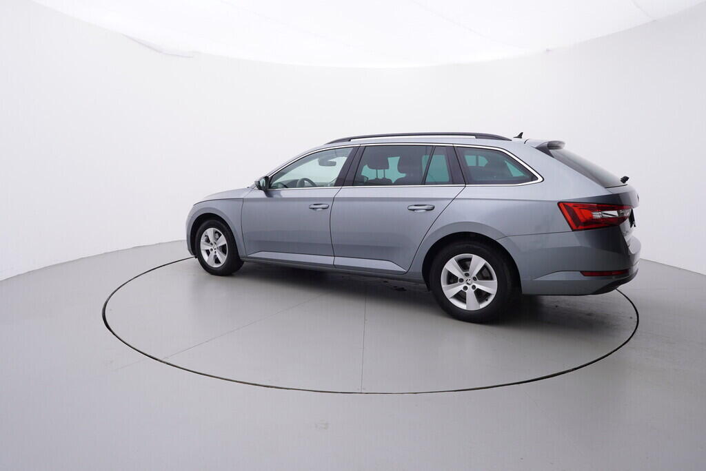 OV190V08472_12.webp_SUPERB Ambition 2.0 TDI 110 kW manuál