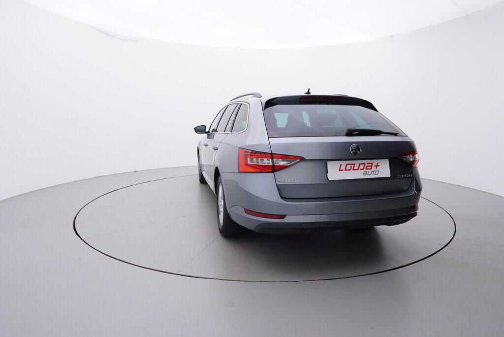 OV190V08472_13.webp_SUPERB Ambition 2.0 TDI 110 kW manuál