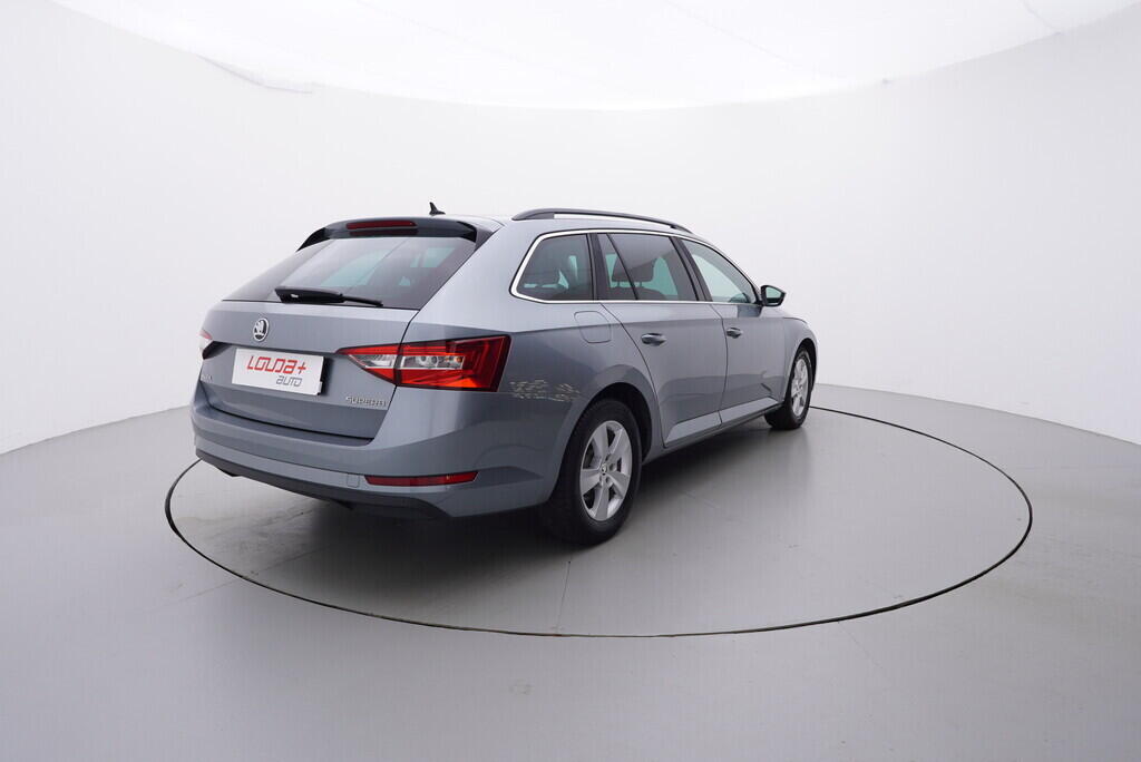 OV190V08472_14.webp_SUPERB Ambition 2.0 TDI 110 kW manuál