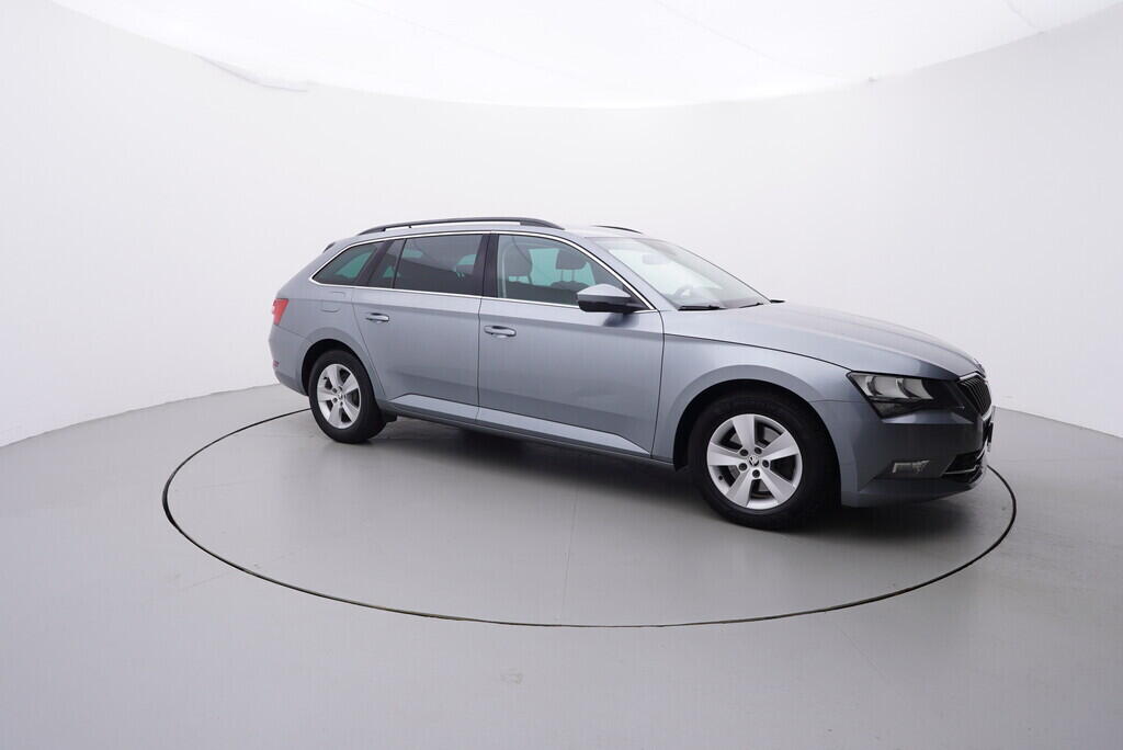 OV190V08472_16.webp_SUPERB Ambition 2.0 TDI 110 kW manuál