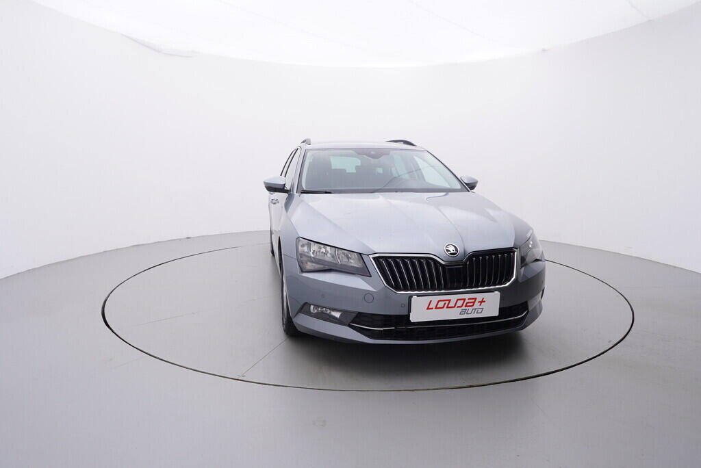 OV190V08472_17.webp_SUPERB Ambition 2.0 TDI 110 kW manuál
