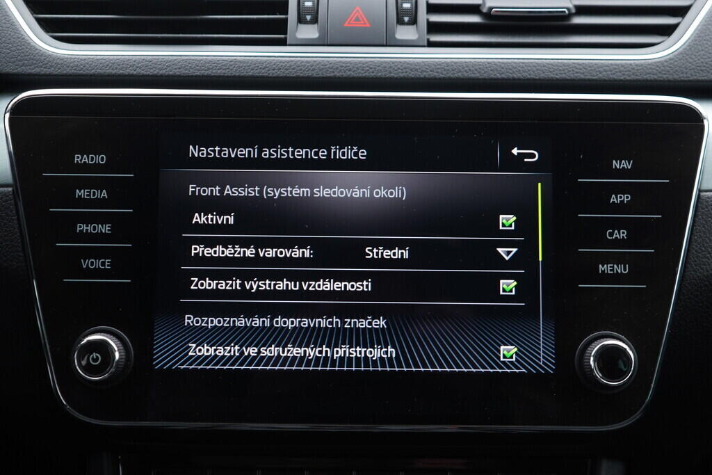 OV190V08472_28.webp_SUPERB Ambition 2.0 TDI 110 kW manuál