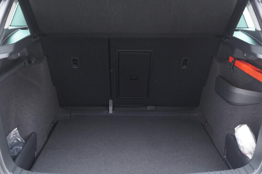 OV190V08483_37.webp_KAROQ Ambition 1.5 381388 110 kW manuál, DPH