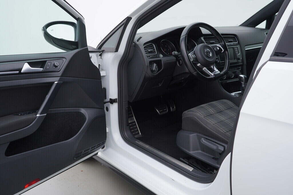 OV190V08493_18.webp_GOLF GTD 2.0 TDI 135 kW manuál