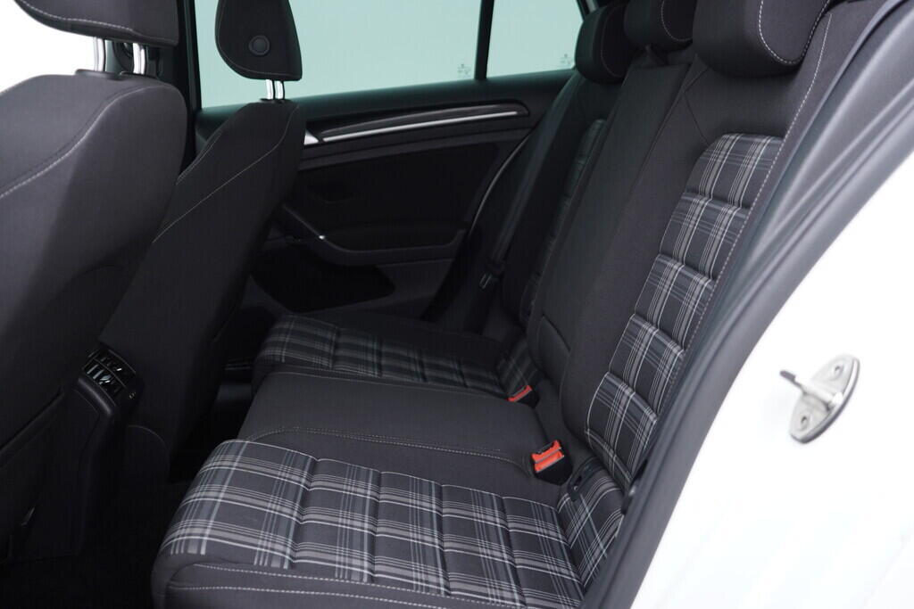 OV190V08493_36.webp_GOLF GTD 2.0 TDI 135 kW manuál