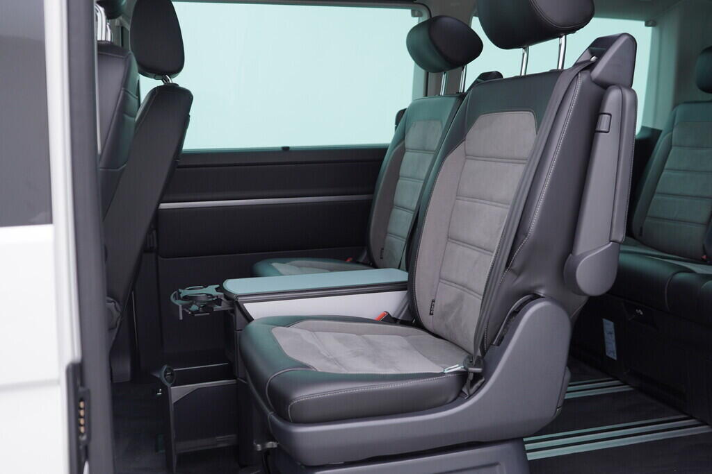 OV190V08502_36.webp_MULTIVAN Highline 2.0 TDI 146 kW automat, DPH