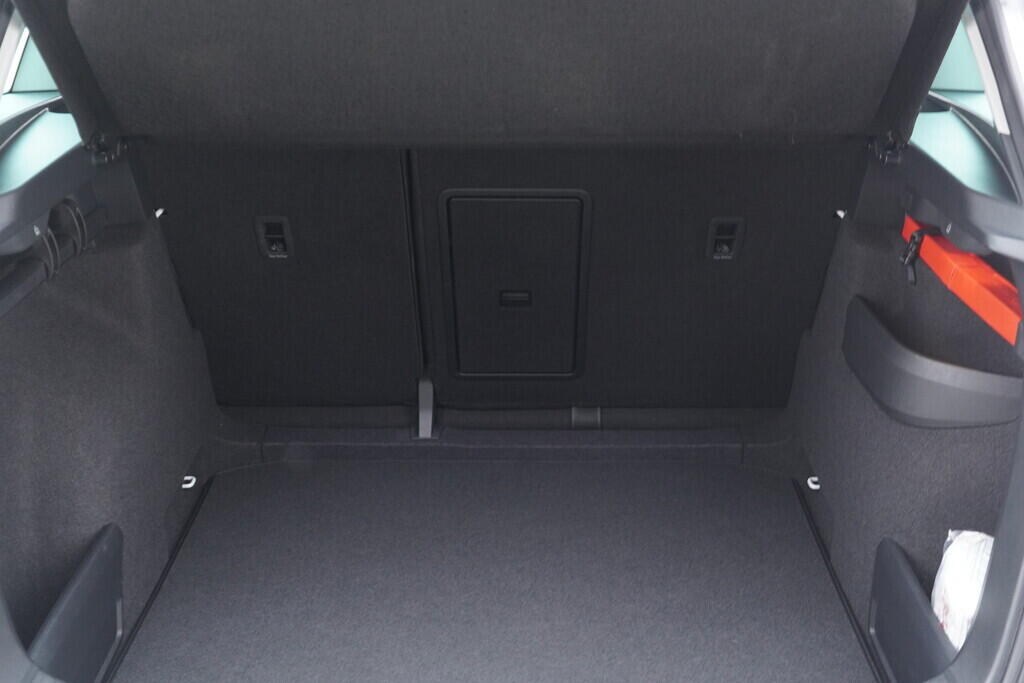 OV190V08510_37.webp_KAROQ Ambition 1.5  110 kW manuál, DPH