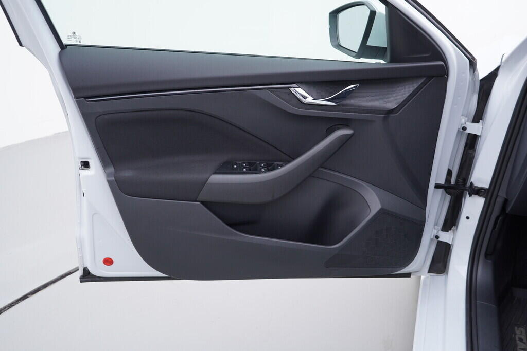 OV190V08511_19.webp_SCALA Ambition 1.0 TSI 81 kW manuál, DPH