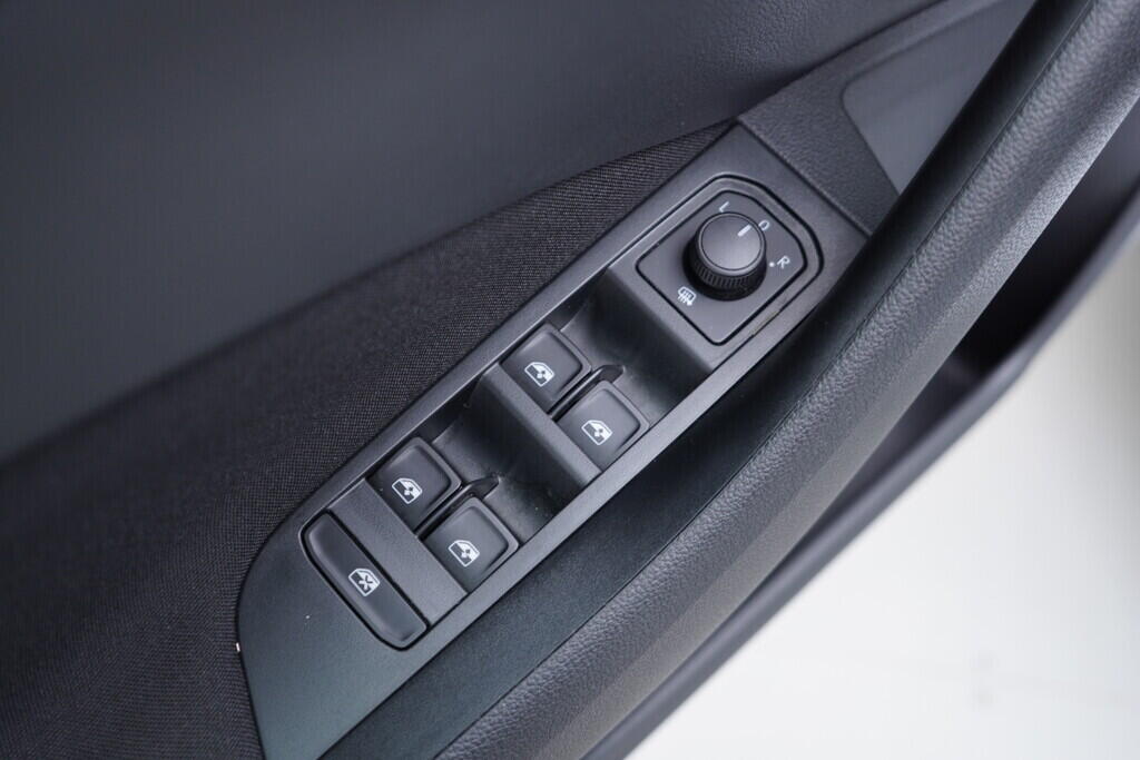 OV190V08511_20.webp_SCALA Ambition 1.0 TSI 81 kW manuál, DPH