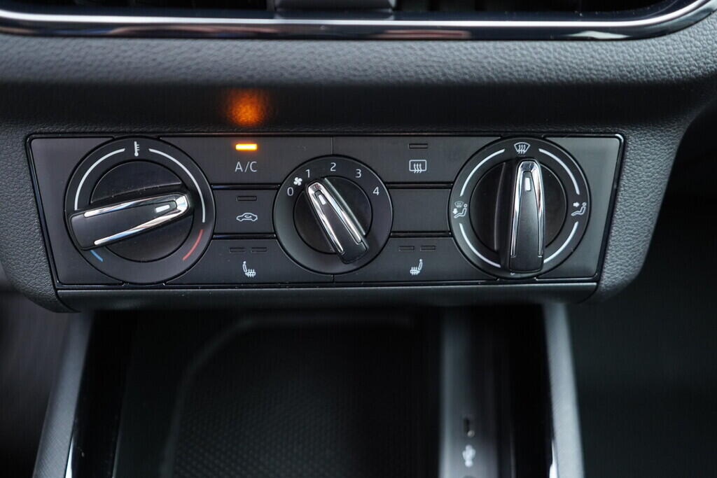 OV190V08511_32.webp_SCALA Ambition 1.0 TSI 81 kW manuál, DPH