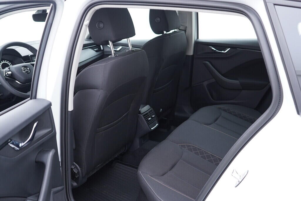 OV190V08511_34.webp_SCALA Ambition 1.0 TSI 81 kW manuál, DPH