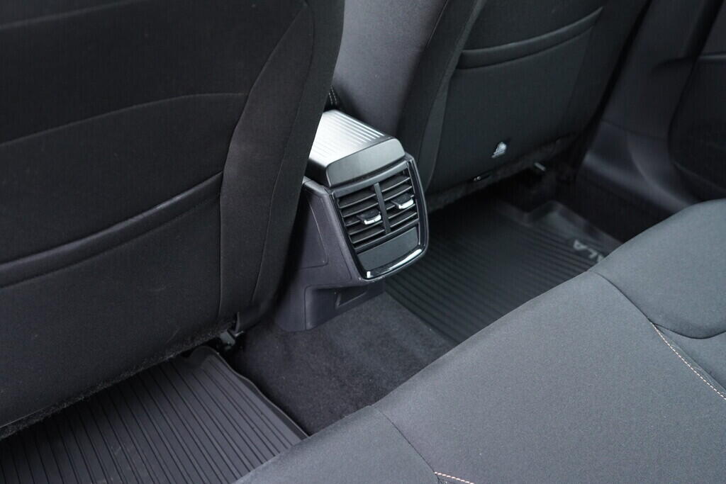 OV190V08511_35.webp_SCALA Ambition 1.0 TSI 81 kW manuál, DPH