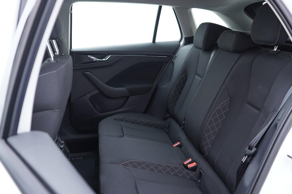 OV190V08511_36.webp_SCALA Ambition 1.0 TSI 81 kW manuál, DPH