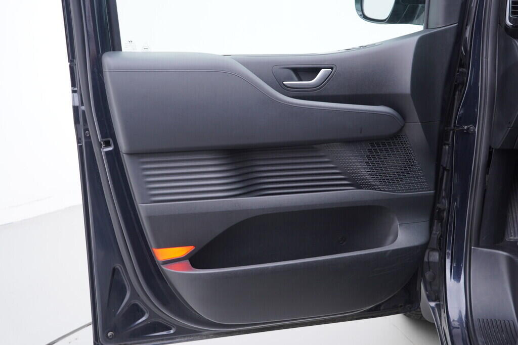 OV190V08513_19.webp_STARIA  2.2 CRDi 130 kW automat, DPH