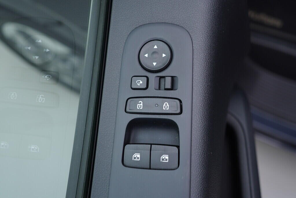 OV190V08513_20.webp_STARIA  2.2 CRDi 130 kW automat, DPH