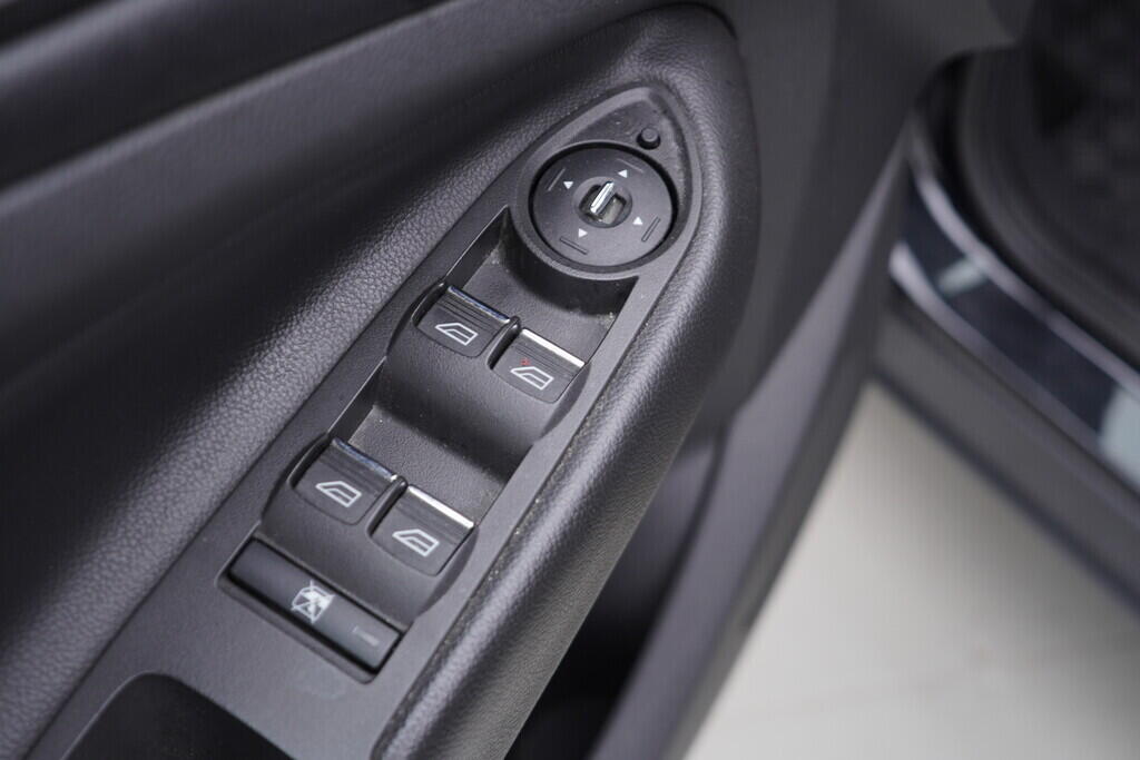 OV190V08518_20.webp_KUGA  1.6  110 kW manuál