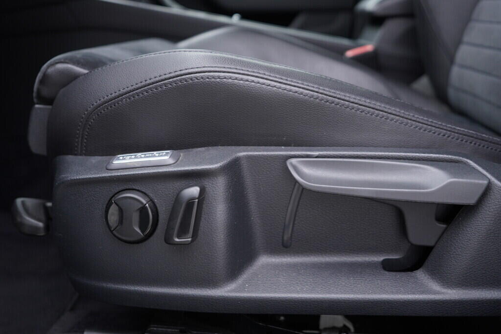 OV190V08522_22.webp_PASSAT VARIANT HIGHLINE 2.0 TDI 110 kW automat