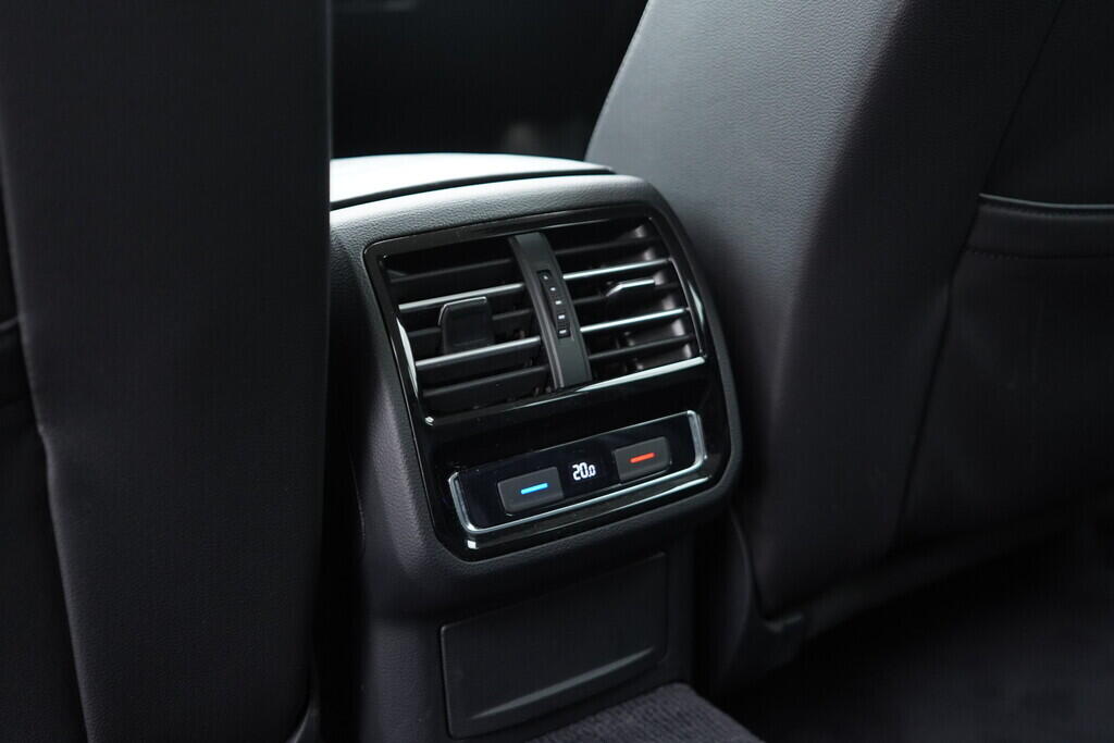 OV190V08522_38.webp_PASSAT VARIANT HIGHLINE 2.0 TDI 110 kW automat
