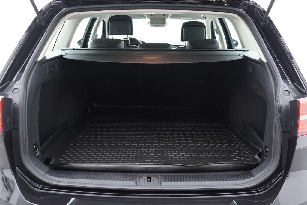 OV190V08522_40.webp_PASSAT VARIANT HIGHLINE 2.0 TDI 110 kW automat