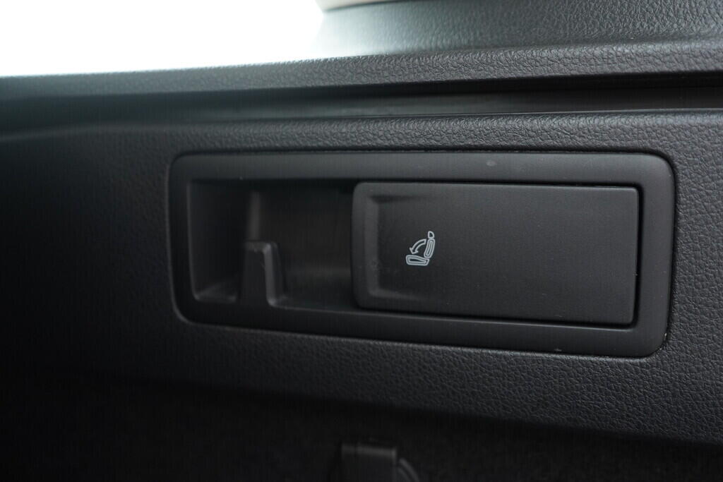 OV190V08522_41.webp_PASSAT VARIANT HIGHLINE 2.0 TDI 110 kW automat