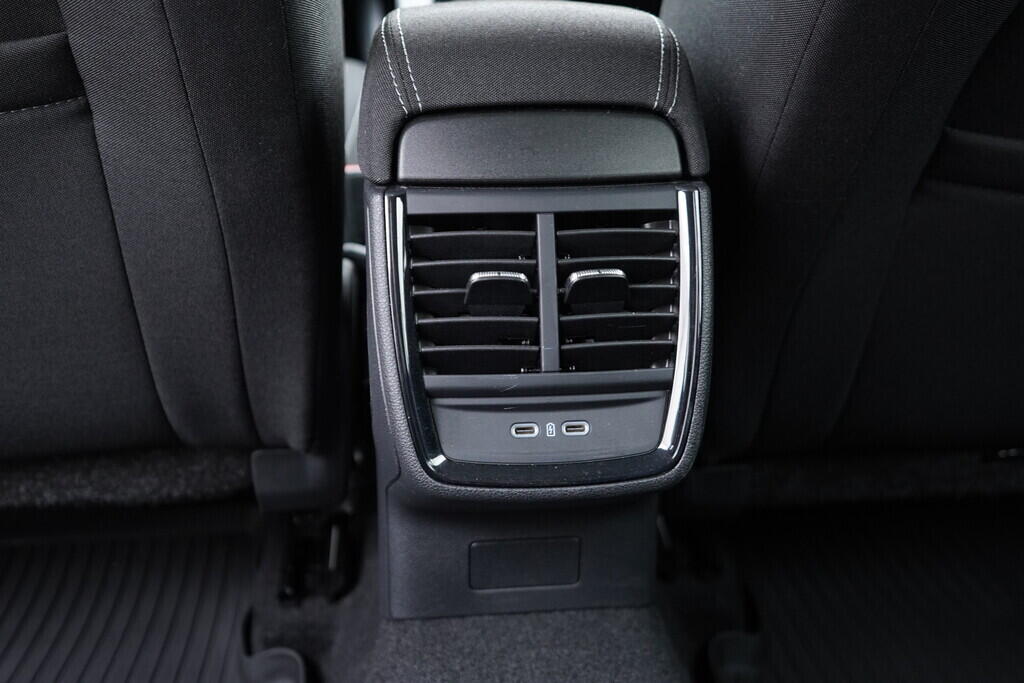 OV190V08528_34.webp_SCALA Ambition 1.0 TSI 81 kW manuál, DPH